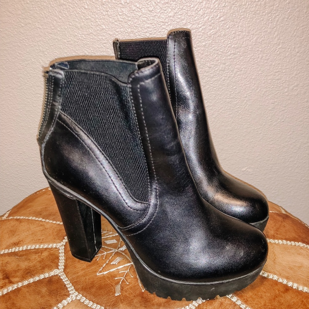 Steve Madden black leather boots!